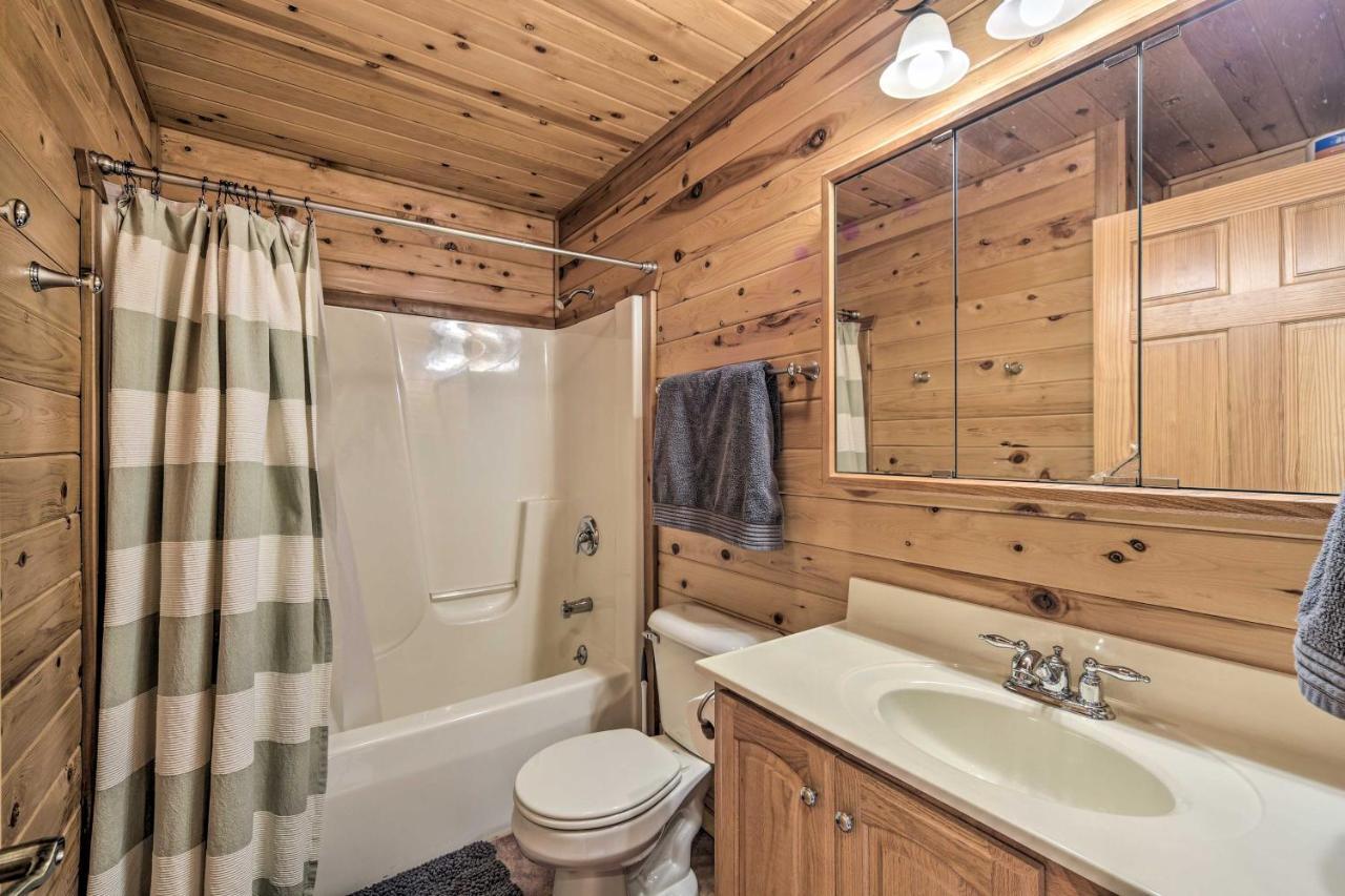 Scenic Hayward Lake View Retreat With Fire Pit Екстериор снимка