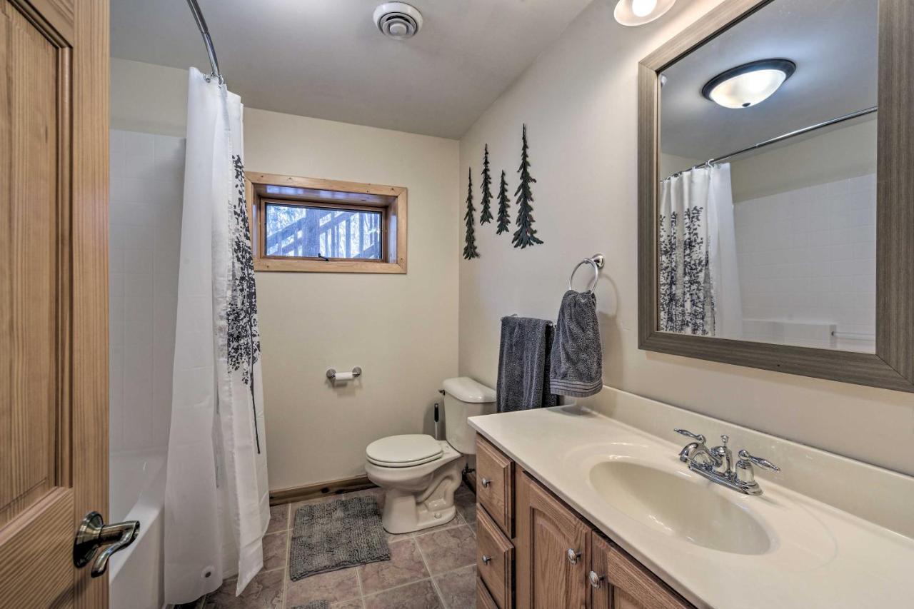 Scenic Hayward Lake View Retreat With Fire Pit Екстериор снимка