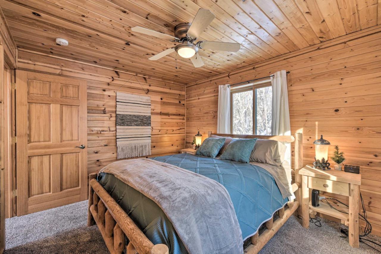 Scenic Hayward Lake View Retreat With Fire Pit Екстериор снимка