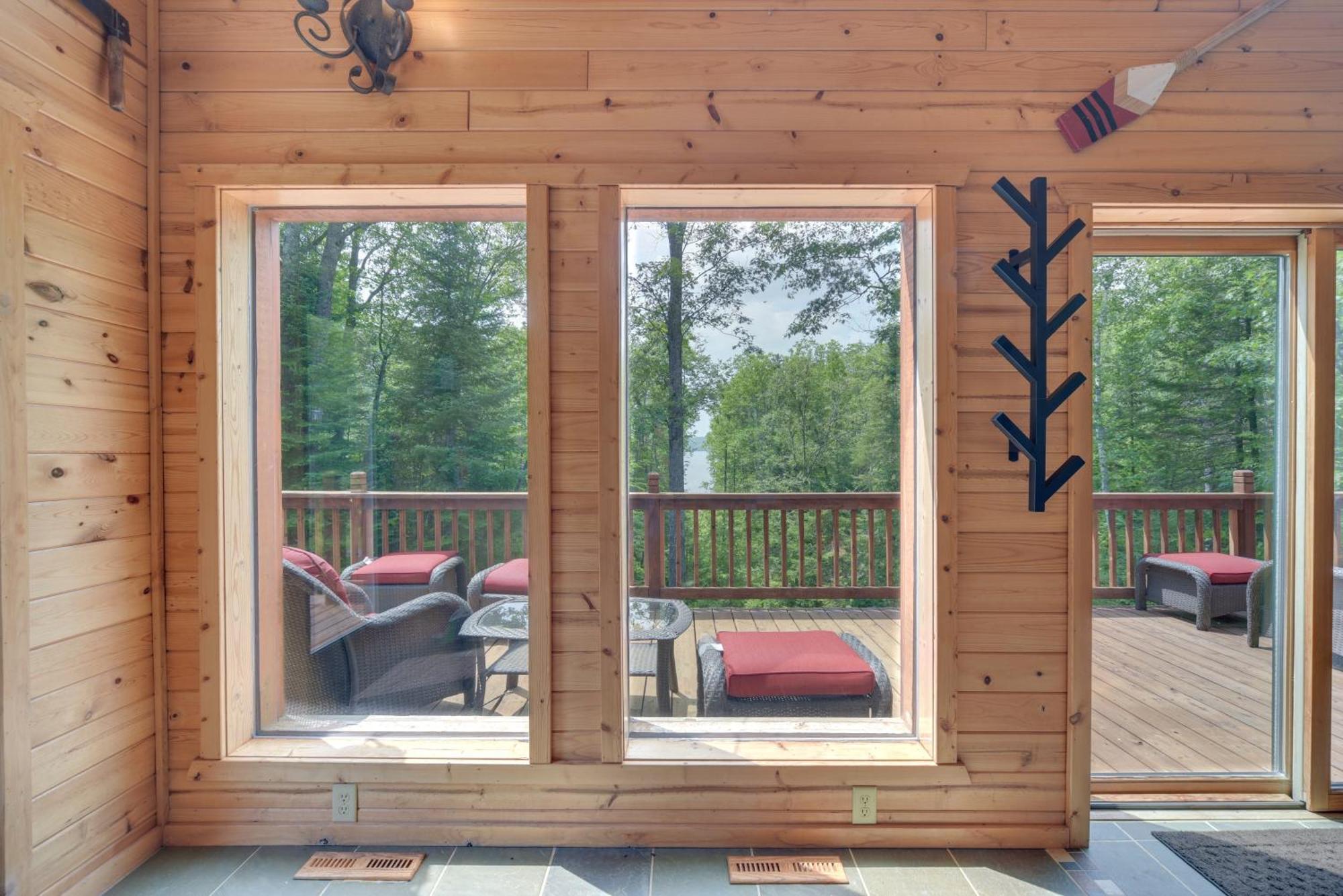 Scenic Hayward Lake View Retreat With Fire Pit Екстериор снимка