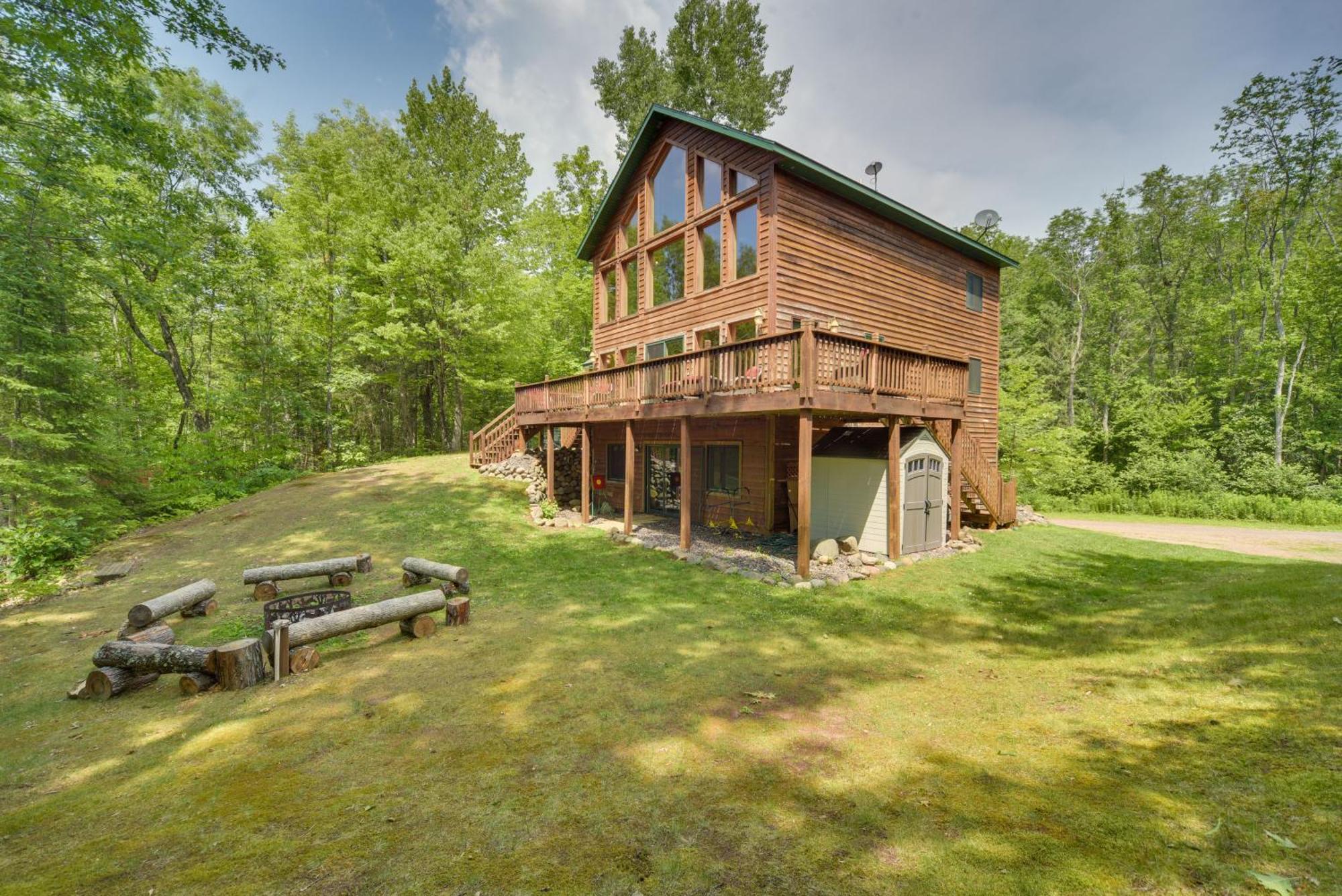 Scenic Hayward Lake View Retreat With Fire Pit Екстериор снимка